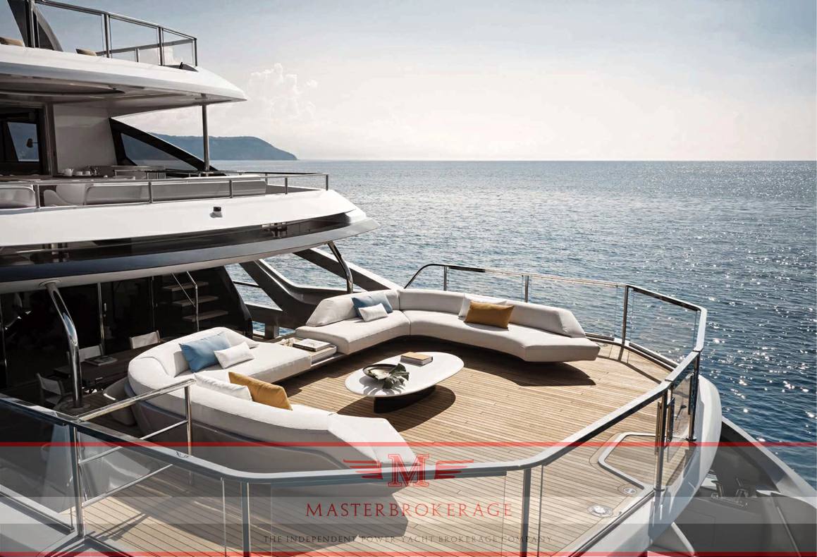 Azimut Grande 38 trideck bateau à moteur