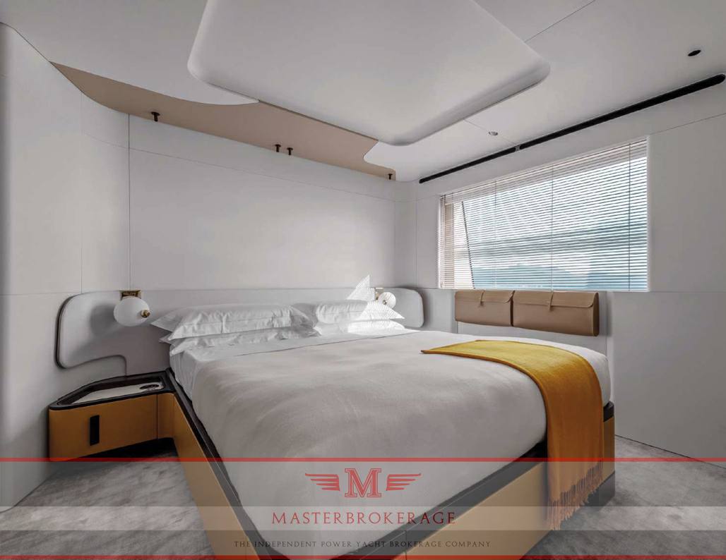 Azimut Grande 38 trideck قارب بمحرك