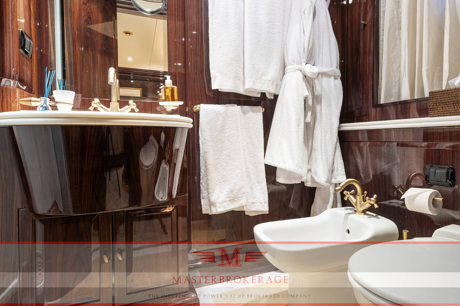 Baglietto 33 metri Displacement used