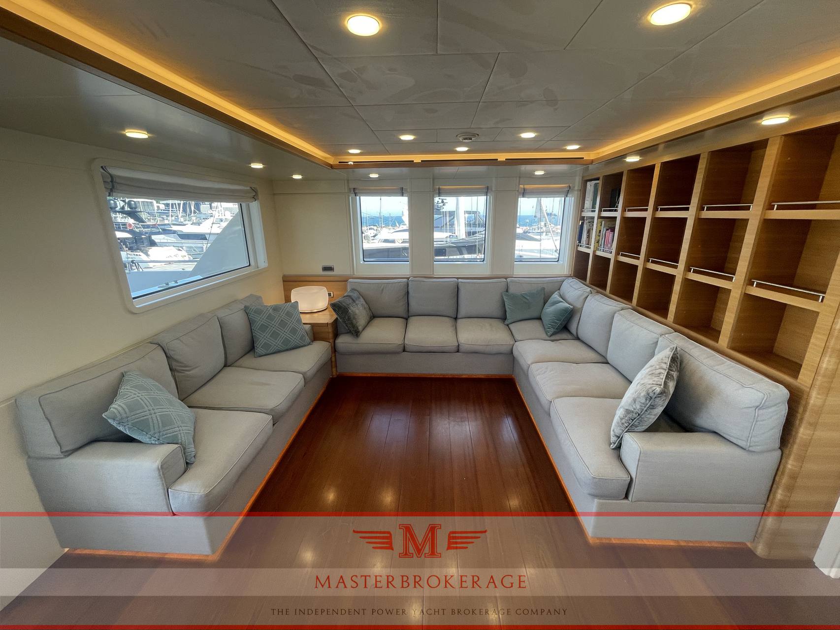 Cantiere delle marche Darwin class 86’ barca a motore