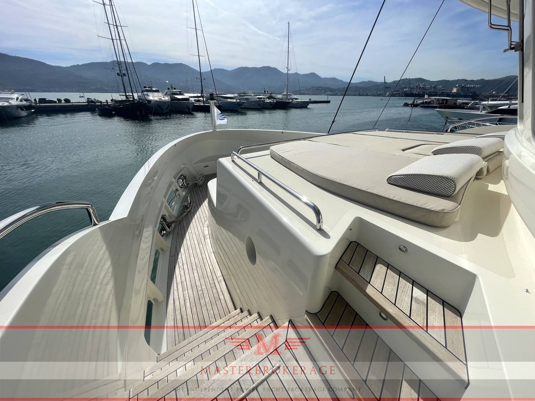 Cantiere delle marche Darwin class 86’ barca a motore