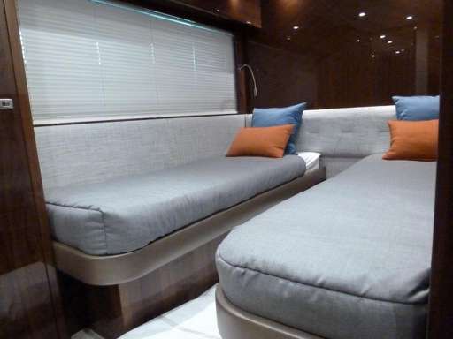 PRINCESS YACHTS PRINCESS YACHTS PRINCESS 82