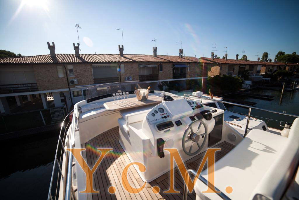 Cantieri estensi Goldstar 460 barco a motor