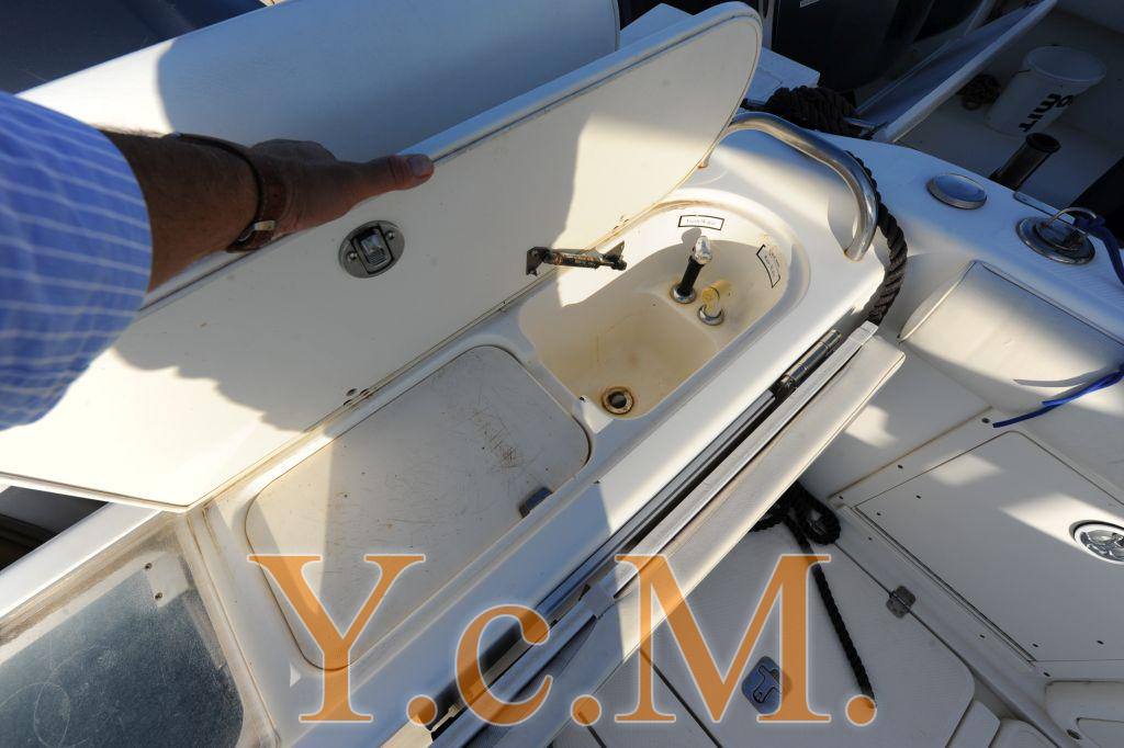 Century 3200 center console يستخدم