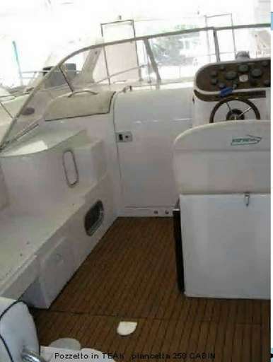 Mano marine four marine Mano marine four marine 258 cabin