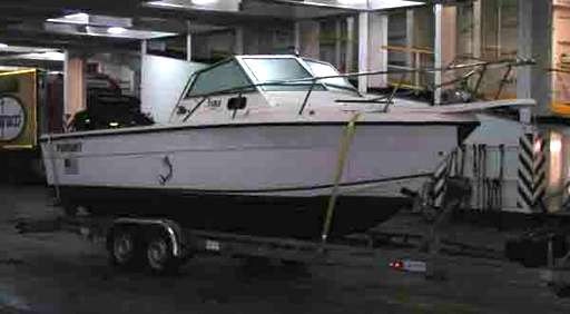 Tiara Tiara Pursuit 2200 cuddy cabin