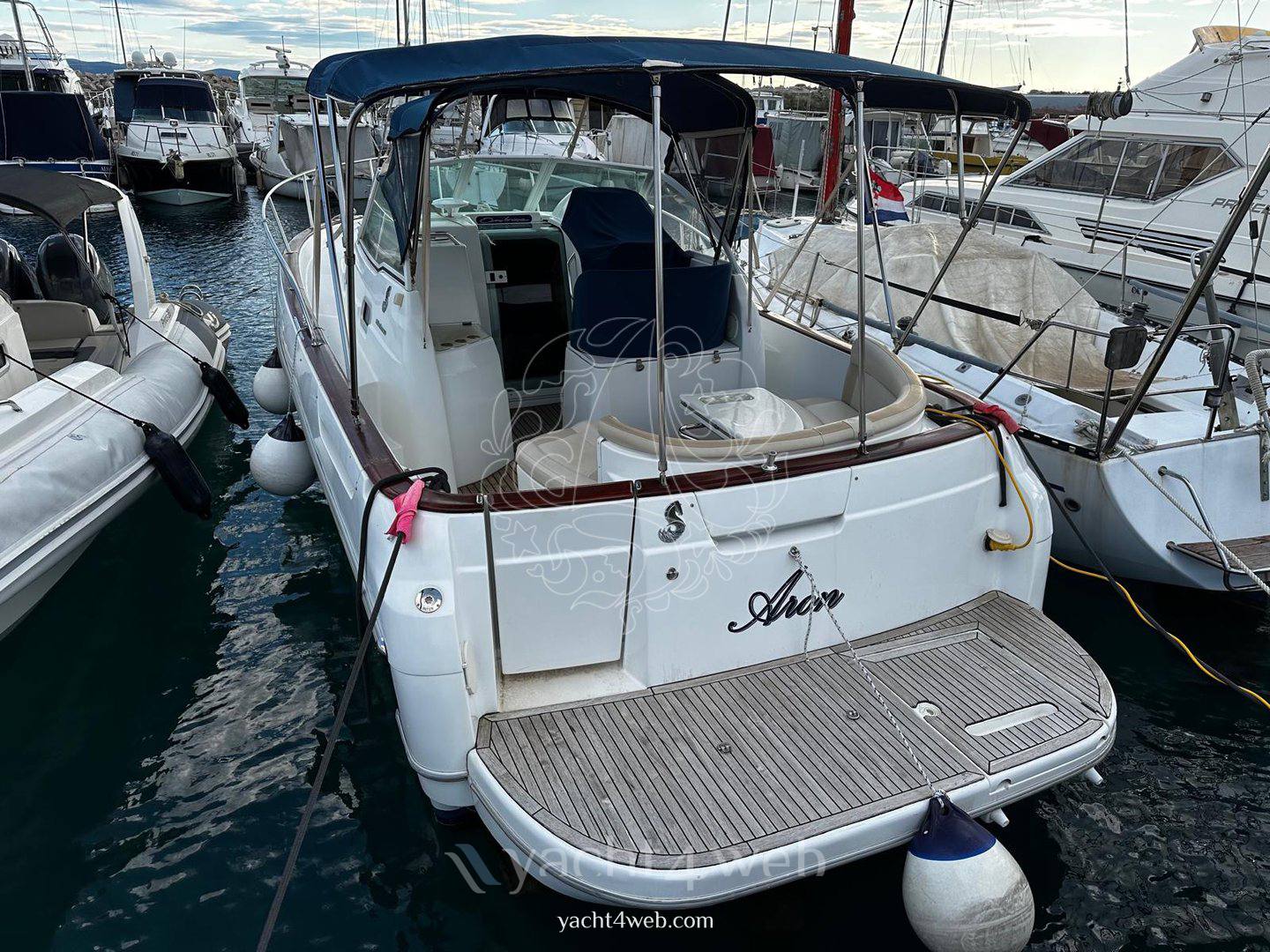 Beneteau Ombrine 801 Моторная лодка используется для продажи