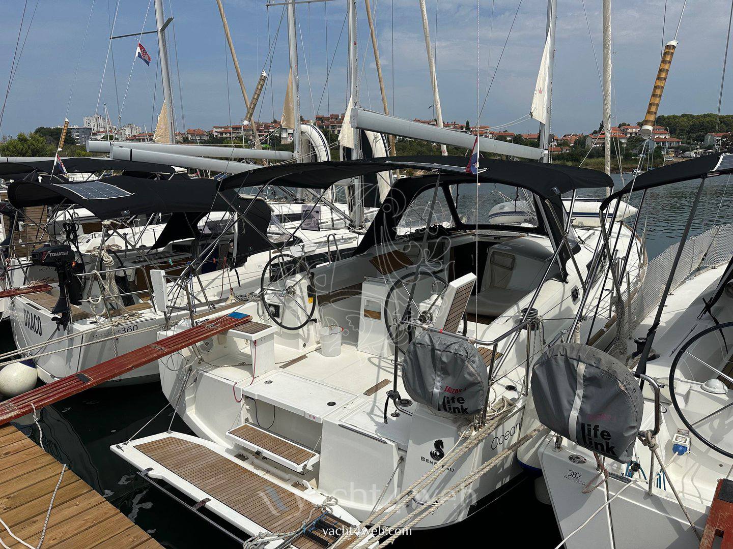 Beneteau Oceanis 38.1 Парусная лодка используется для продажи