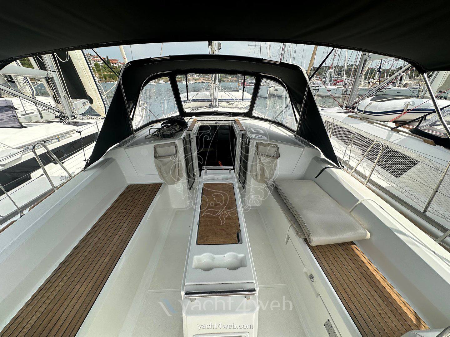 Beneteau Oceanis 38.1 Парусная лодка