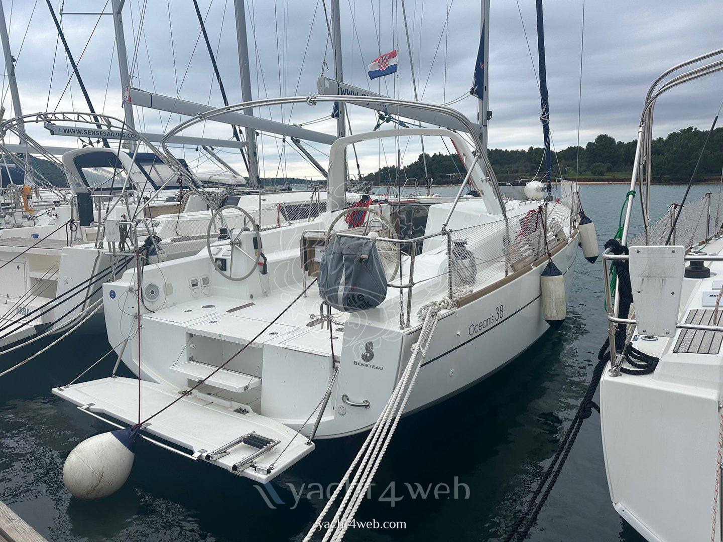 Beneteau Oceanis 38 cruiser 