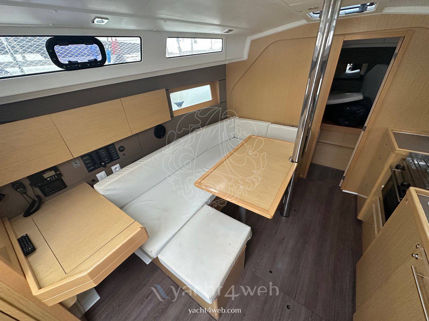 Beneteau Oceanis 38 cruiser Парус cruiser