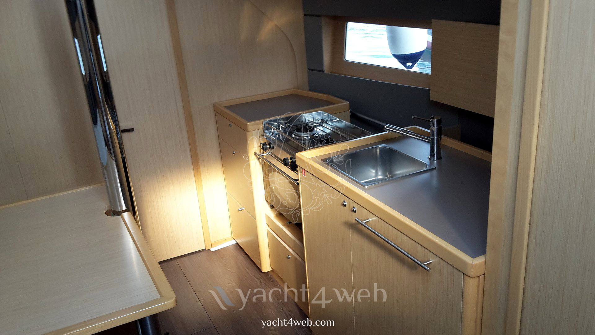 Beneteau Oceanis 38 cruiser используется