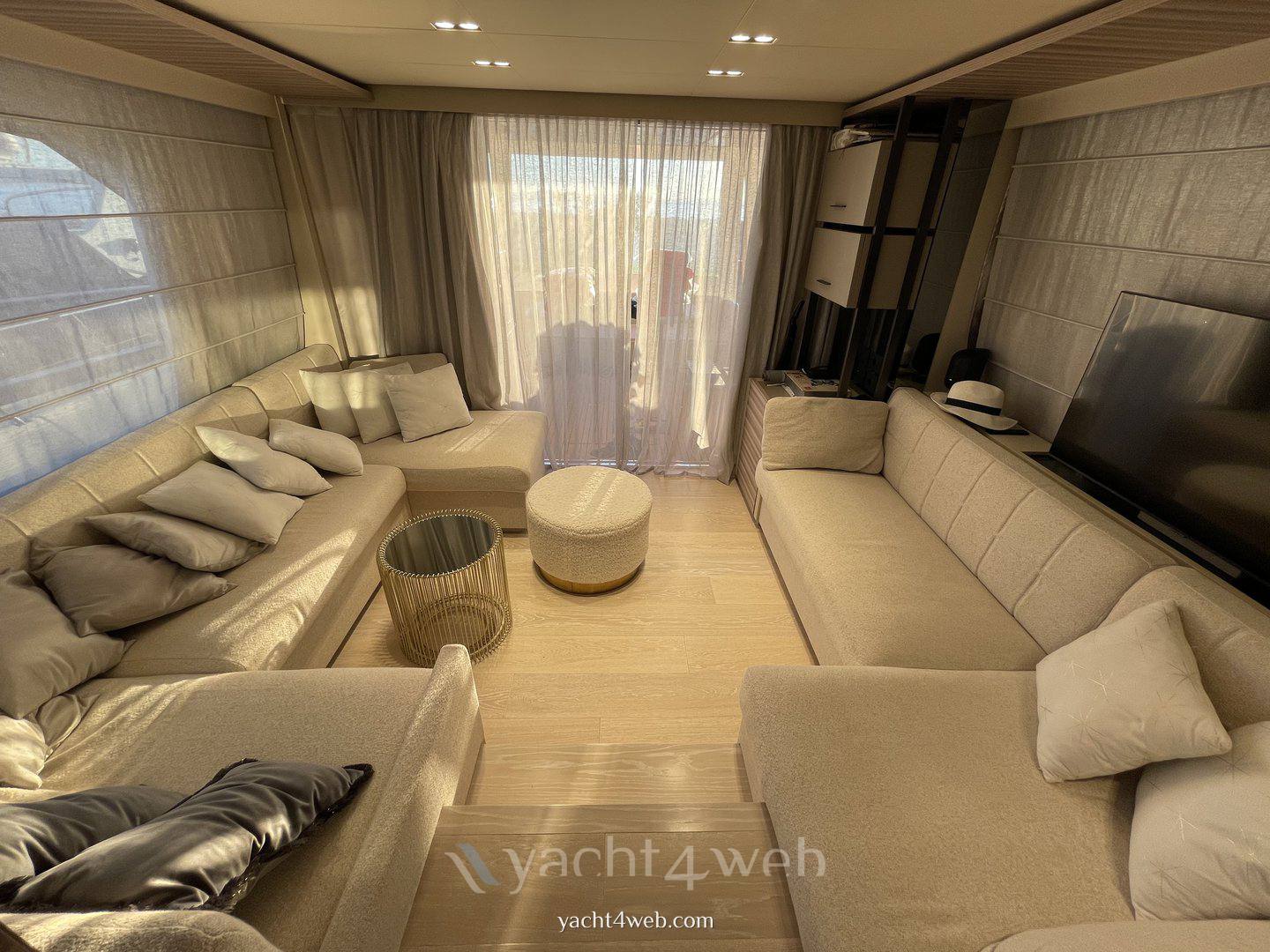 Ferretti yachts 670