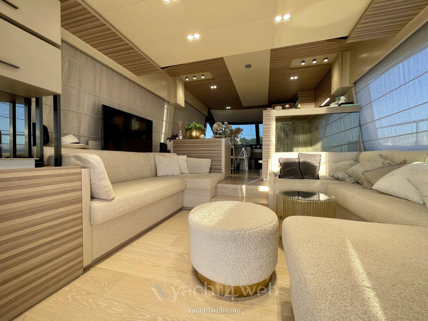 Ferretti yachts 670