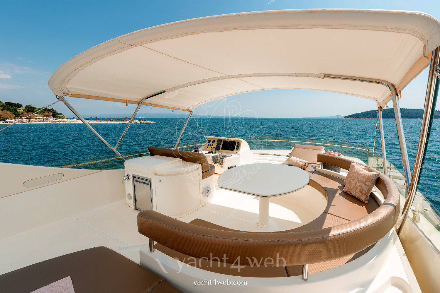 Ferretti yachts 730