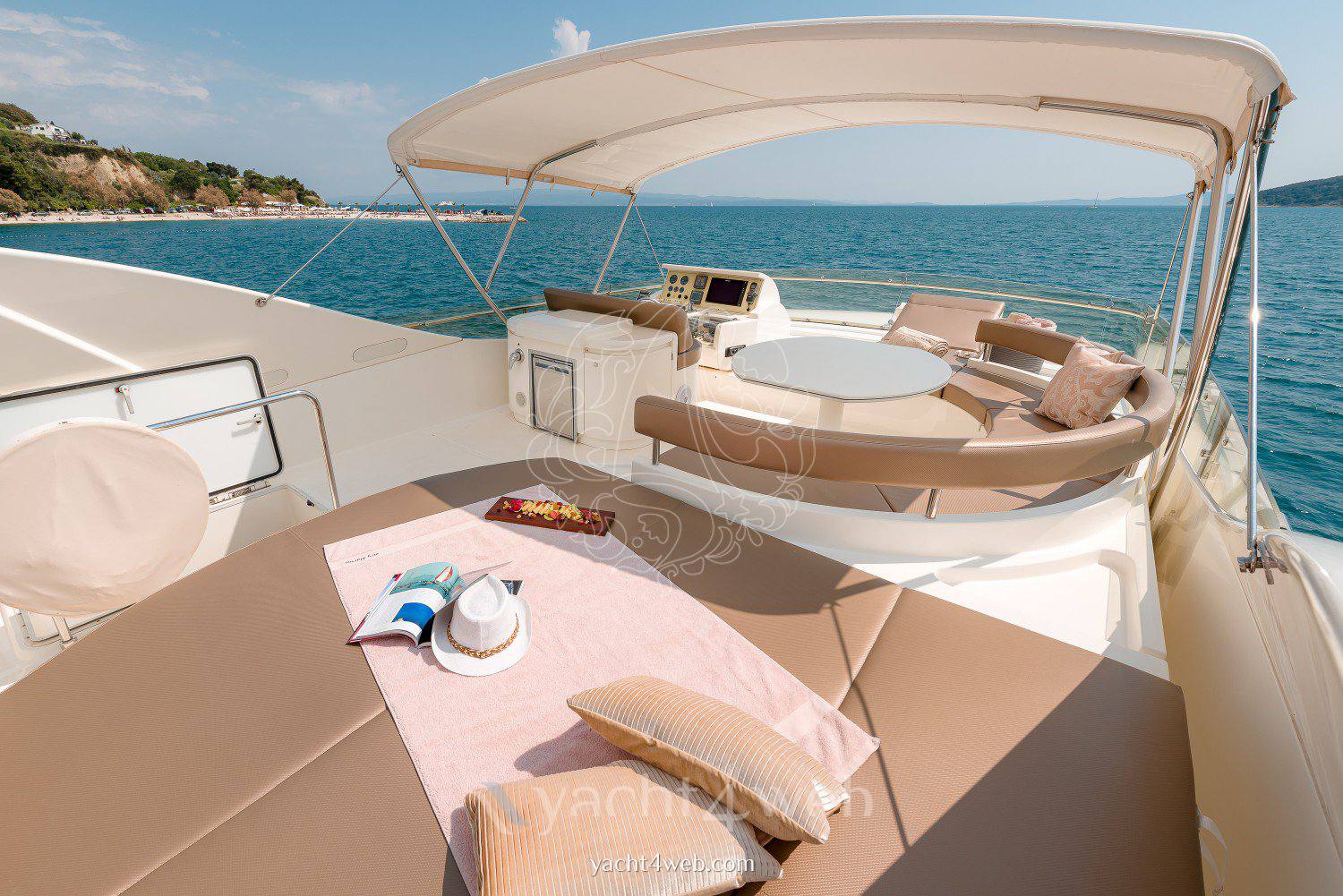 Ferretti yachts 730