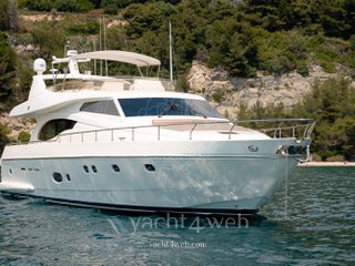 Ferretti Yachts 730