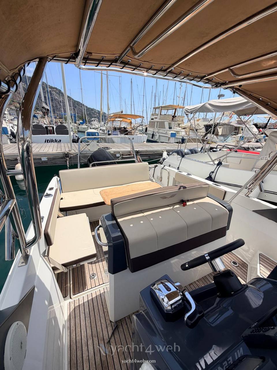 Beneteau Flyer 7.7 sun deck