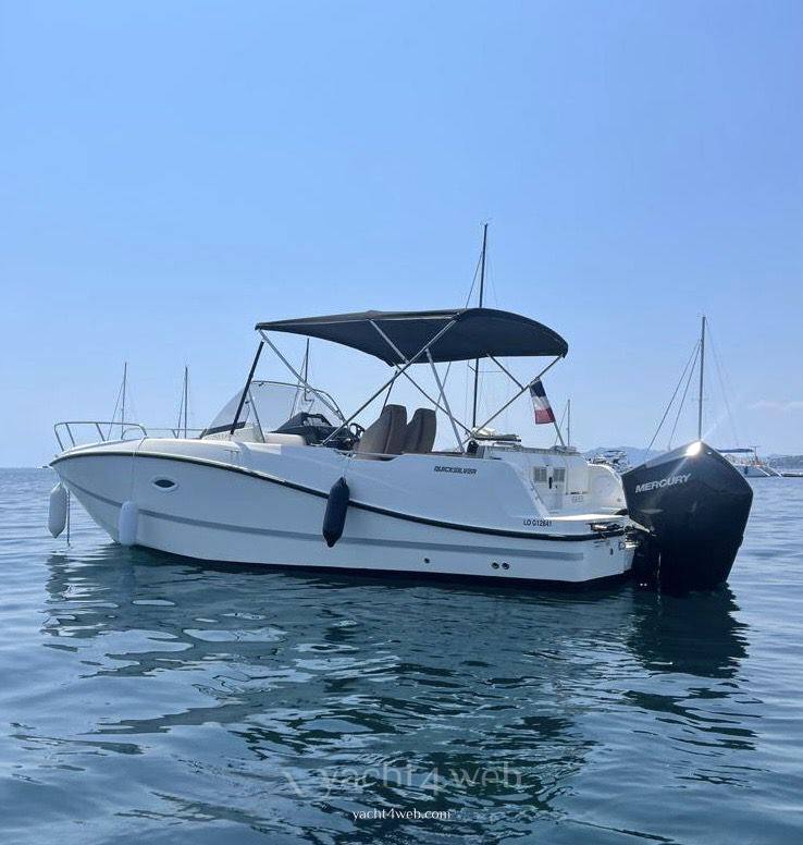 Quicksilver Activ 755 sundeck