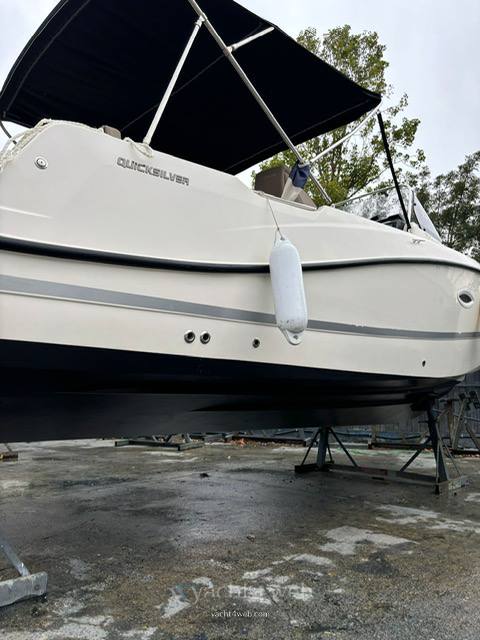 Quicksilver Activ 755 sundeck