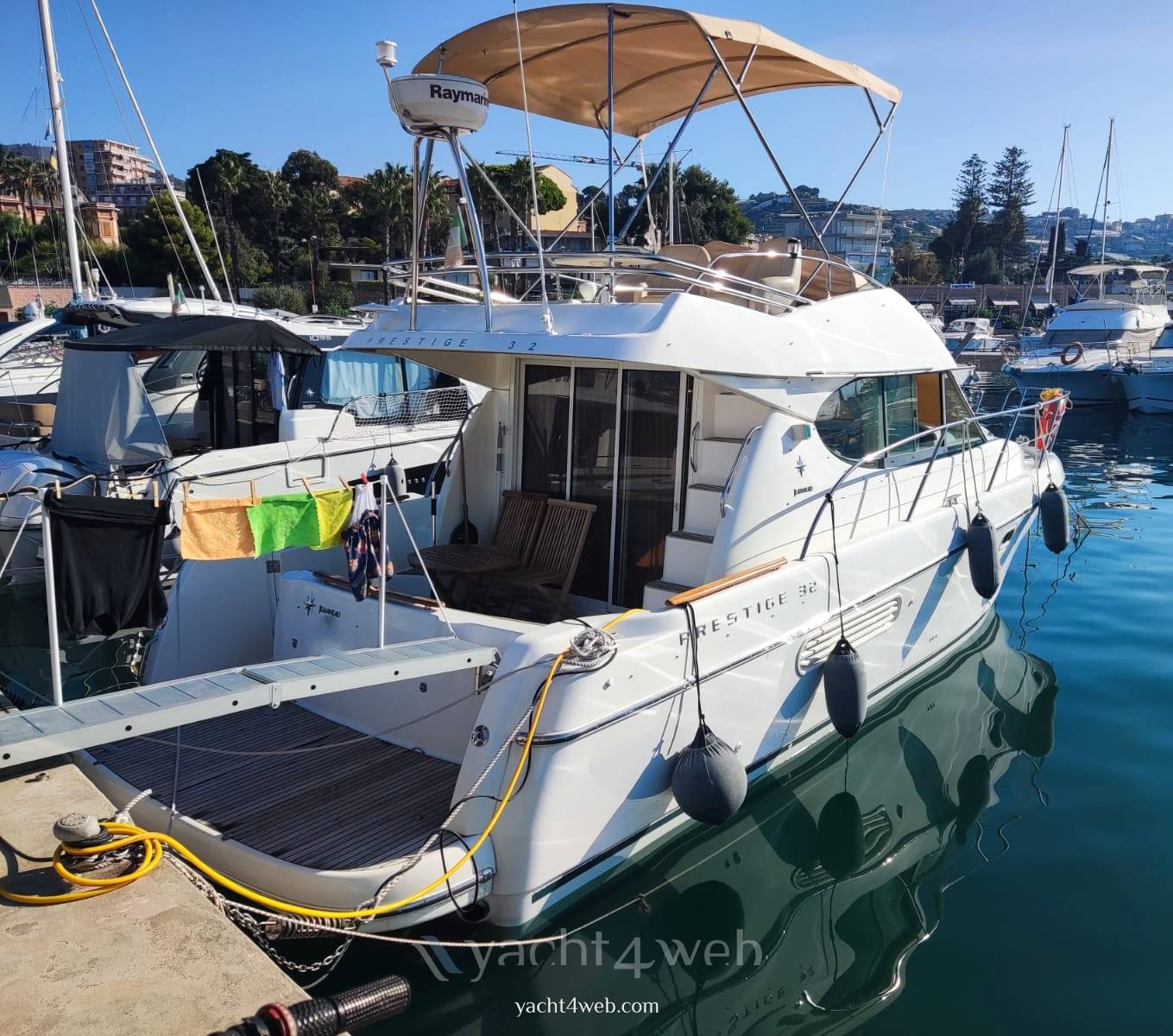 Jeanneau Prestige 32 Flybridge