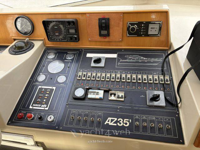 Azimut Az 35 驾驶桥楼