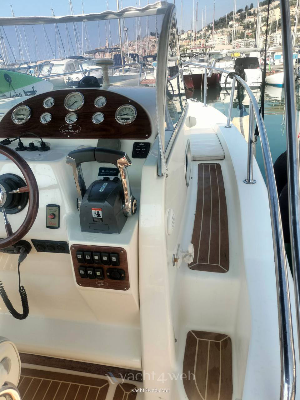 Capelli Cap 27 wa barco a motor