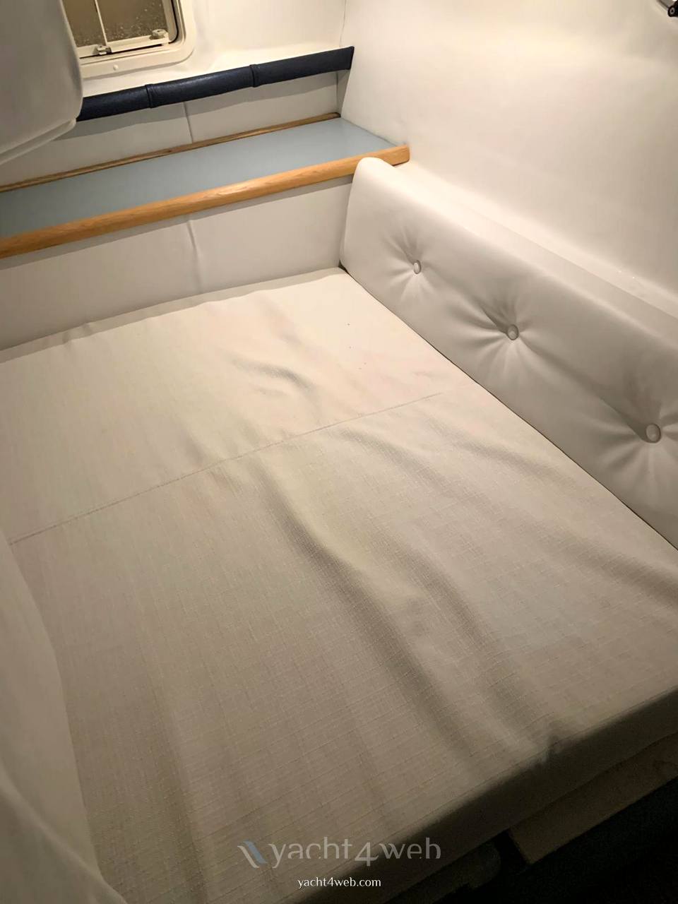 Bayliner Avanti 3055  使用