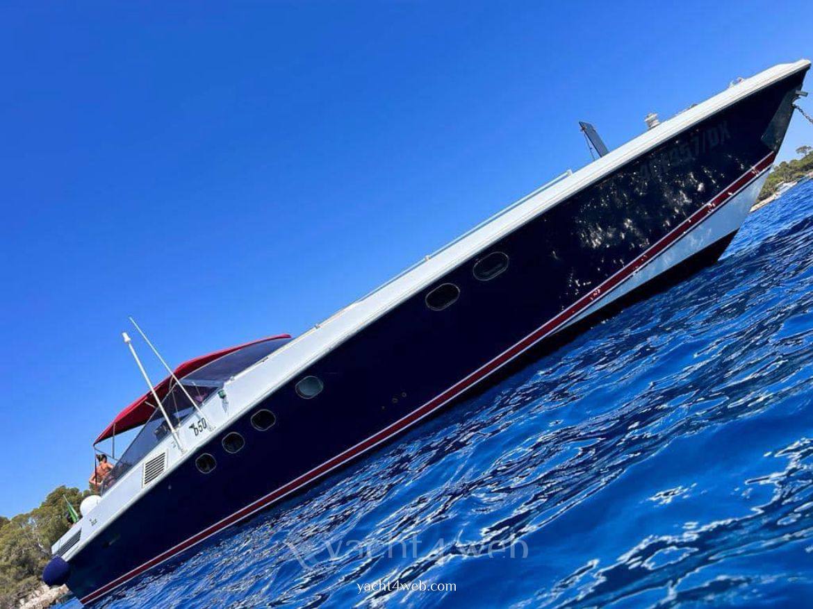 Cantieri di baia B 50 bateau à moteur