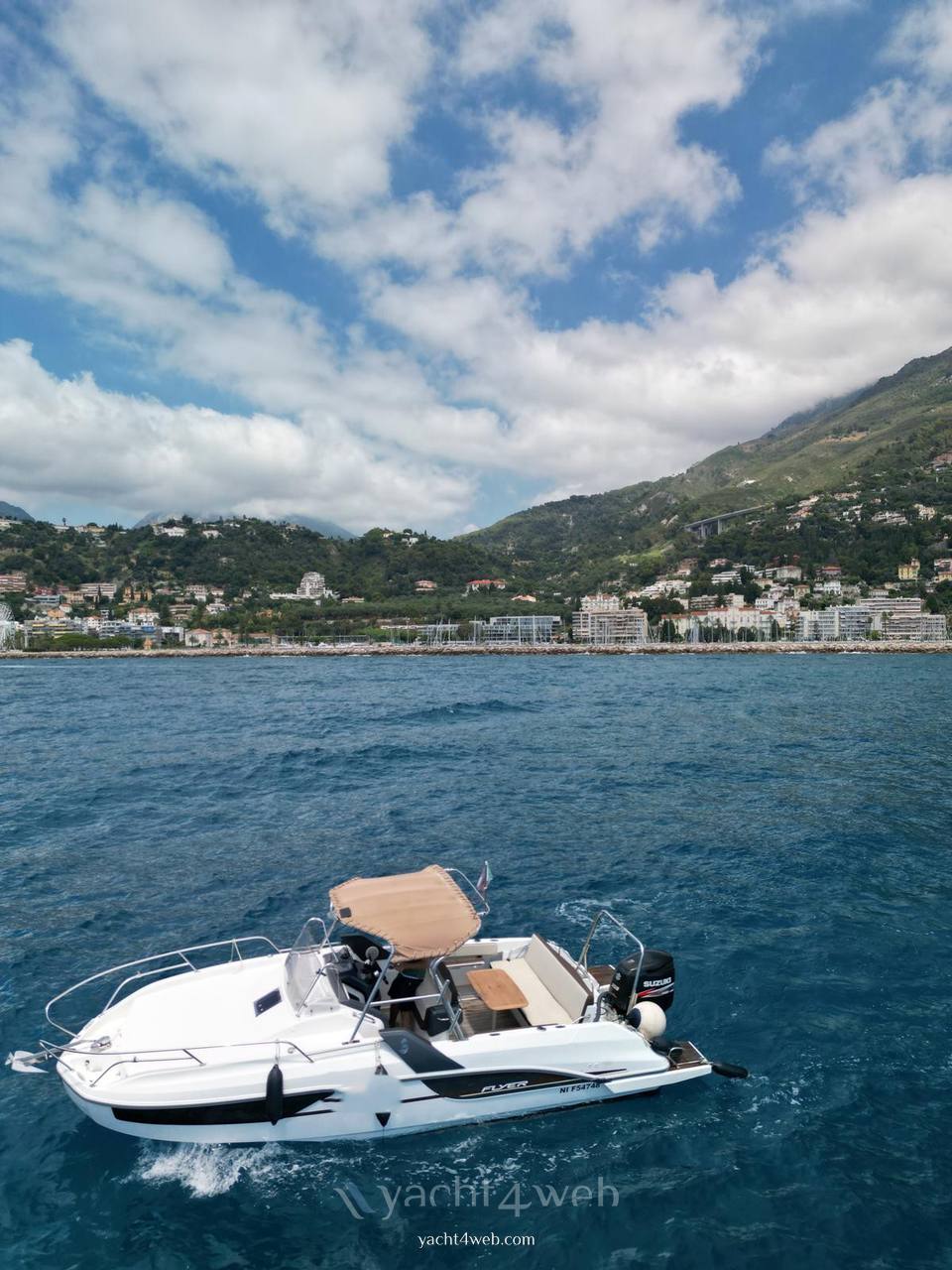 Beneteau Flyer 7.7 sun deck bateau à moteur