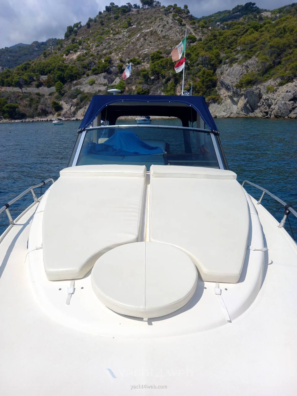 Rio 900 cabin Express cruiser