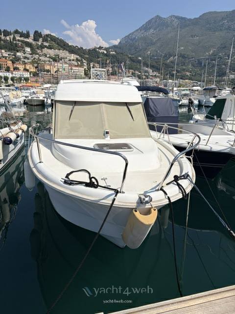 Beneteau Antares 650 hb Motorboot gebraucht zum Verkauf