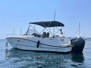 Quicksilver Activ 755 sundeck