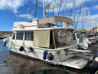 Mainship 400 trawler