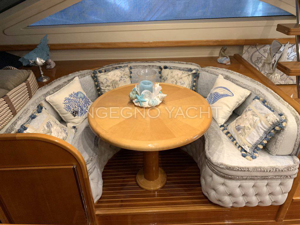 Uniesse 55 fly usado