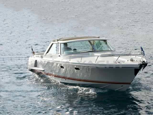 COLOMBO 32 super indios h.t. Моторная лодка используется для продажи