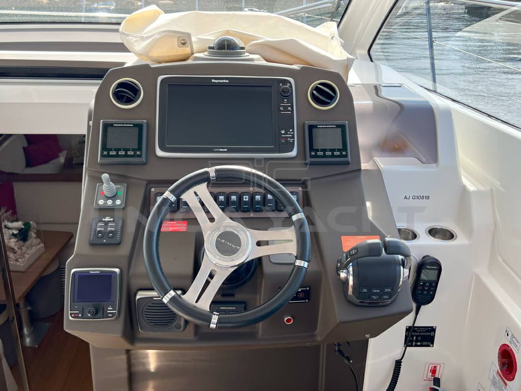 Azimut atlantis 43 hard top أعلى الثابت يستخدم