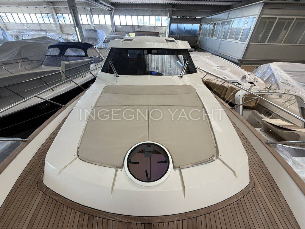 Solare 47 hard top usato