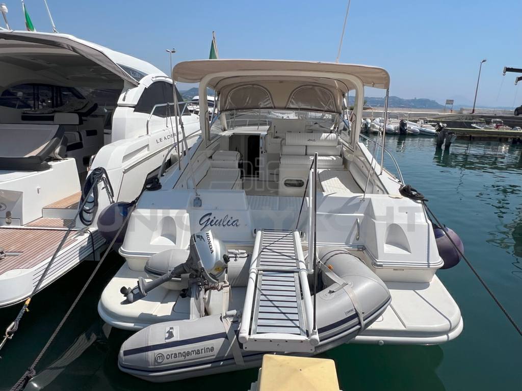 Fiart 32 genius Motor boat used for sale