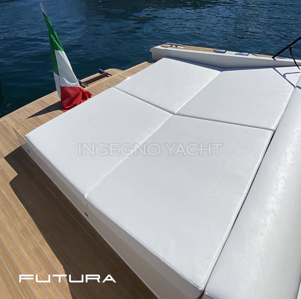 Tornado 38 flush deck usato