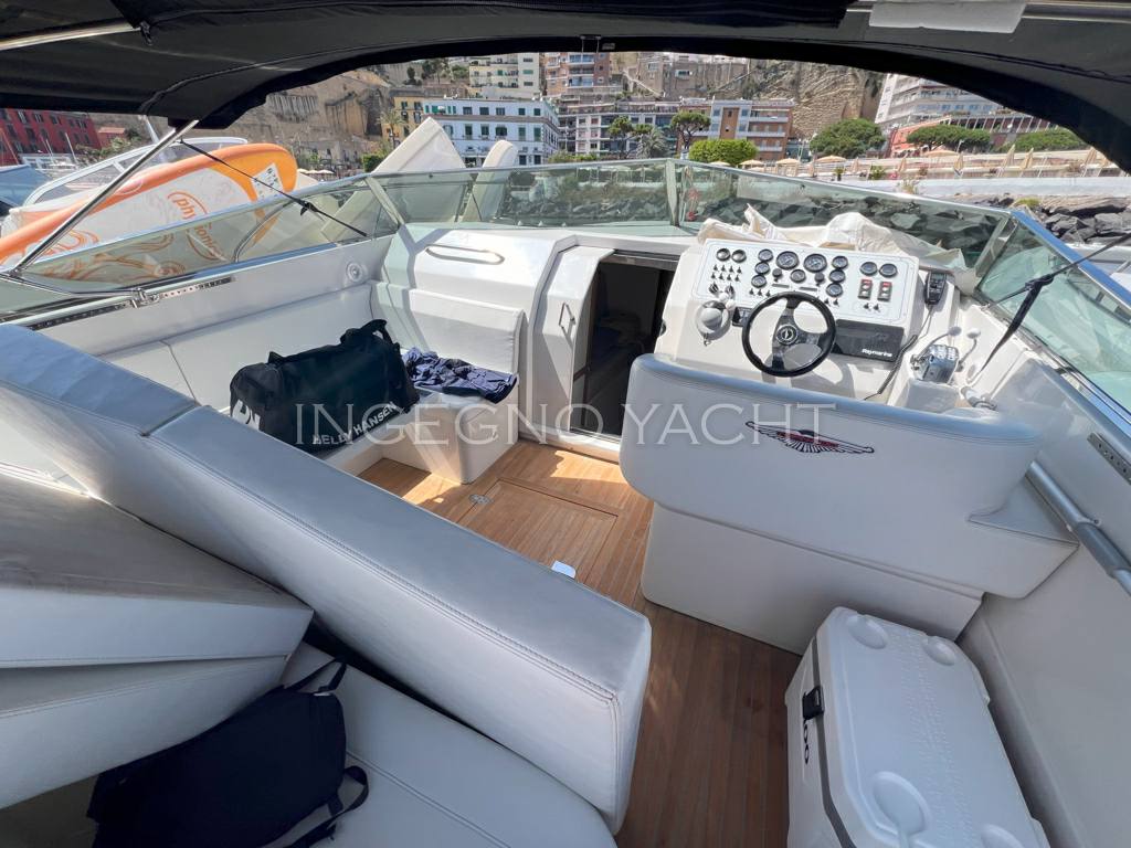 Tornado 38 flush deck barca a motore