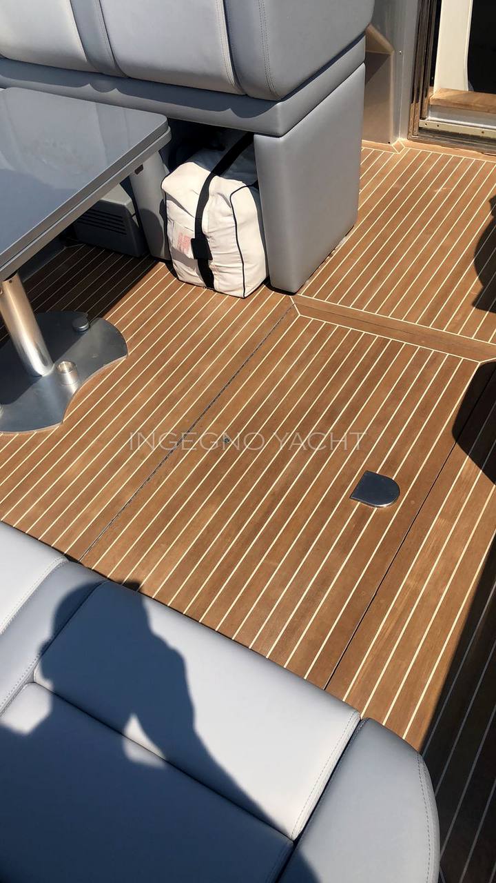 Magnum 50 bestia bateau à moteur