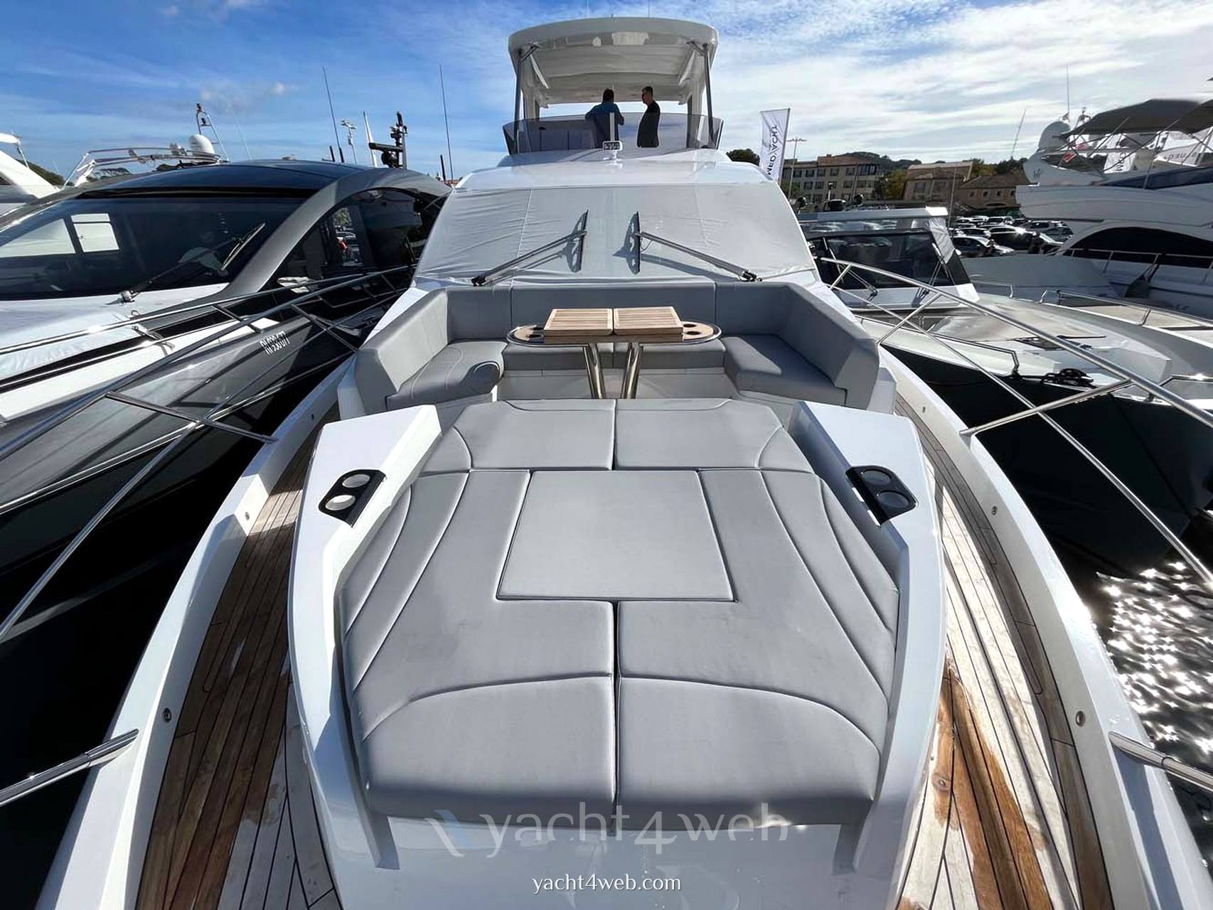 Sunseeker Manhattan 68 Yate a motor