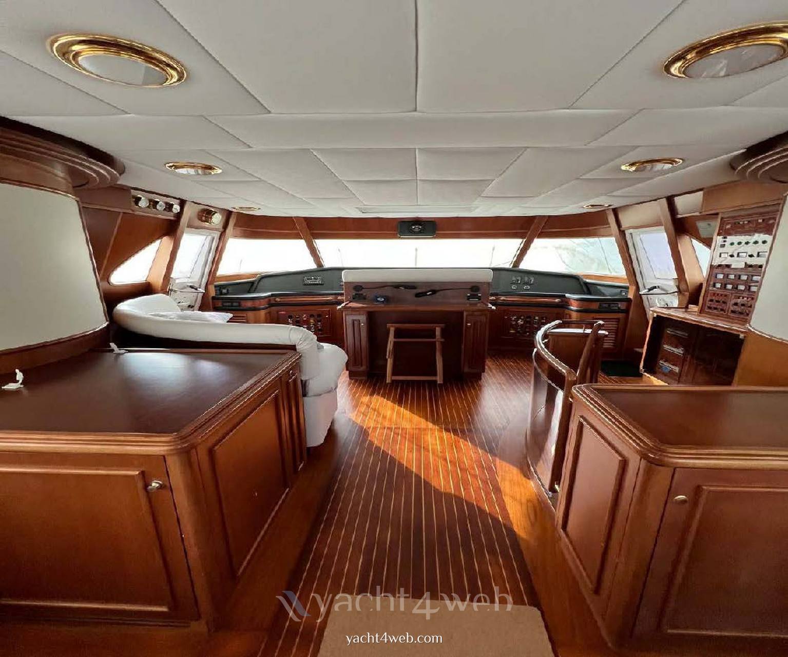 Custom line Navetta 27 Yate a motor