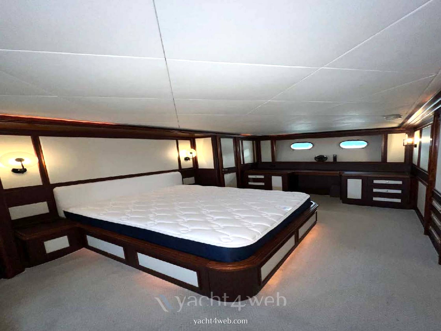 Custom line Navetta 27 Motor yacht used