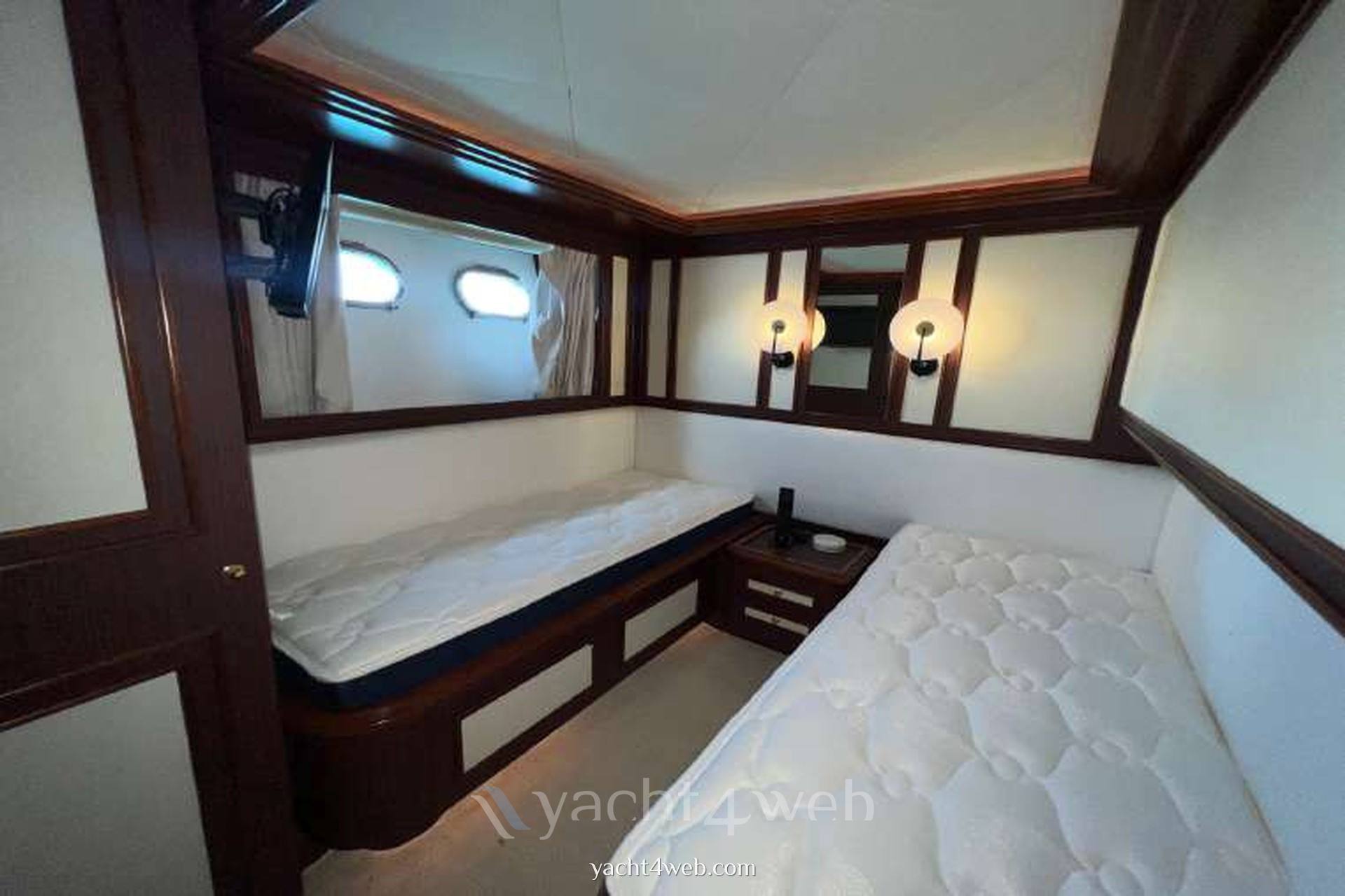 Custom line Navetta 27 