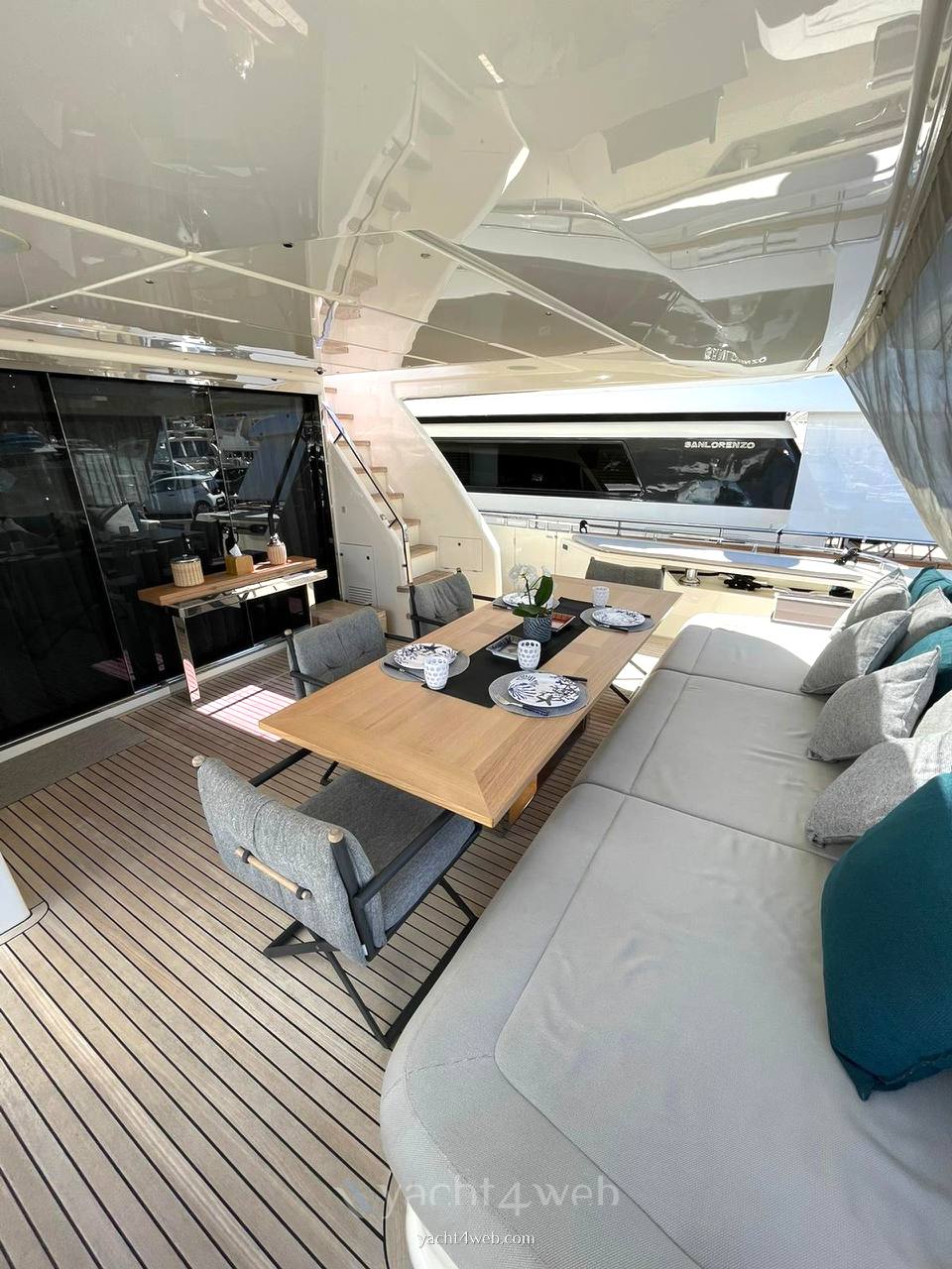 Ferretti yachts 850 usato