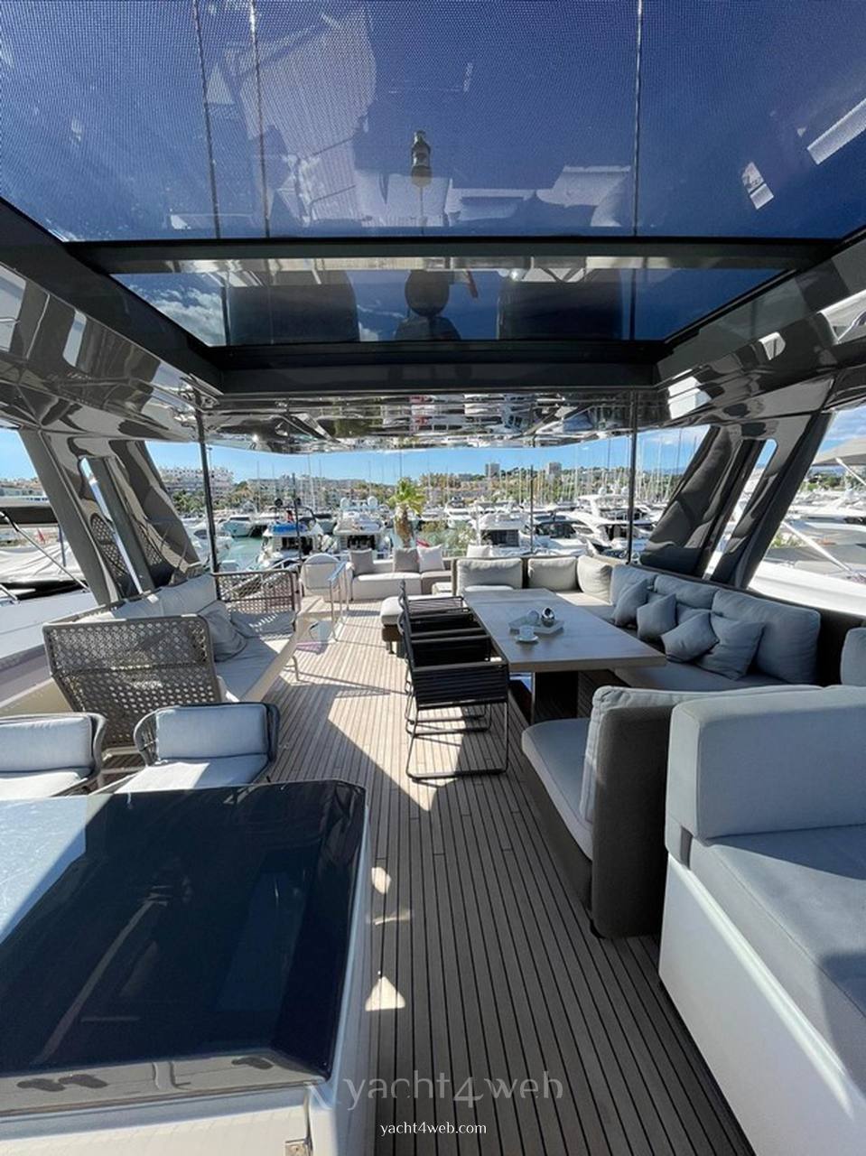 Ferretti yachts 850 fotografia