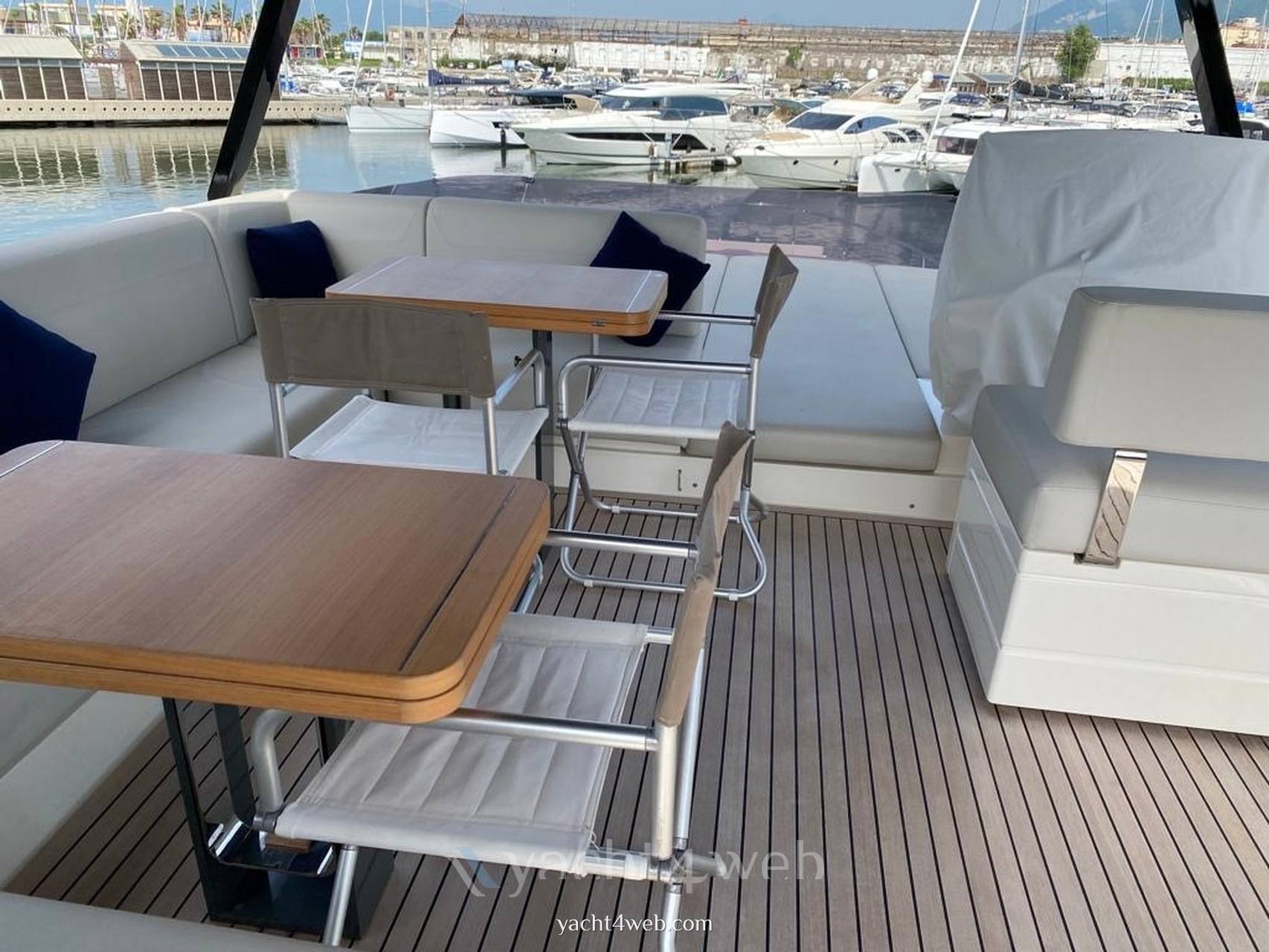 Ferretti yachts 720 