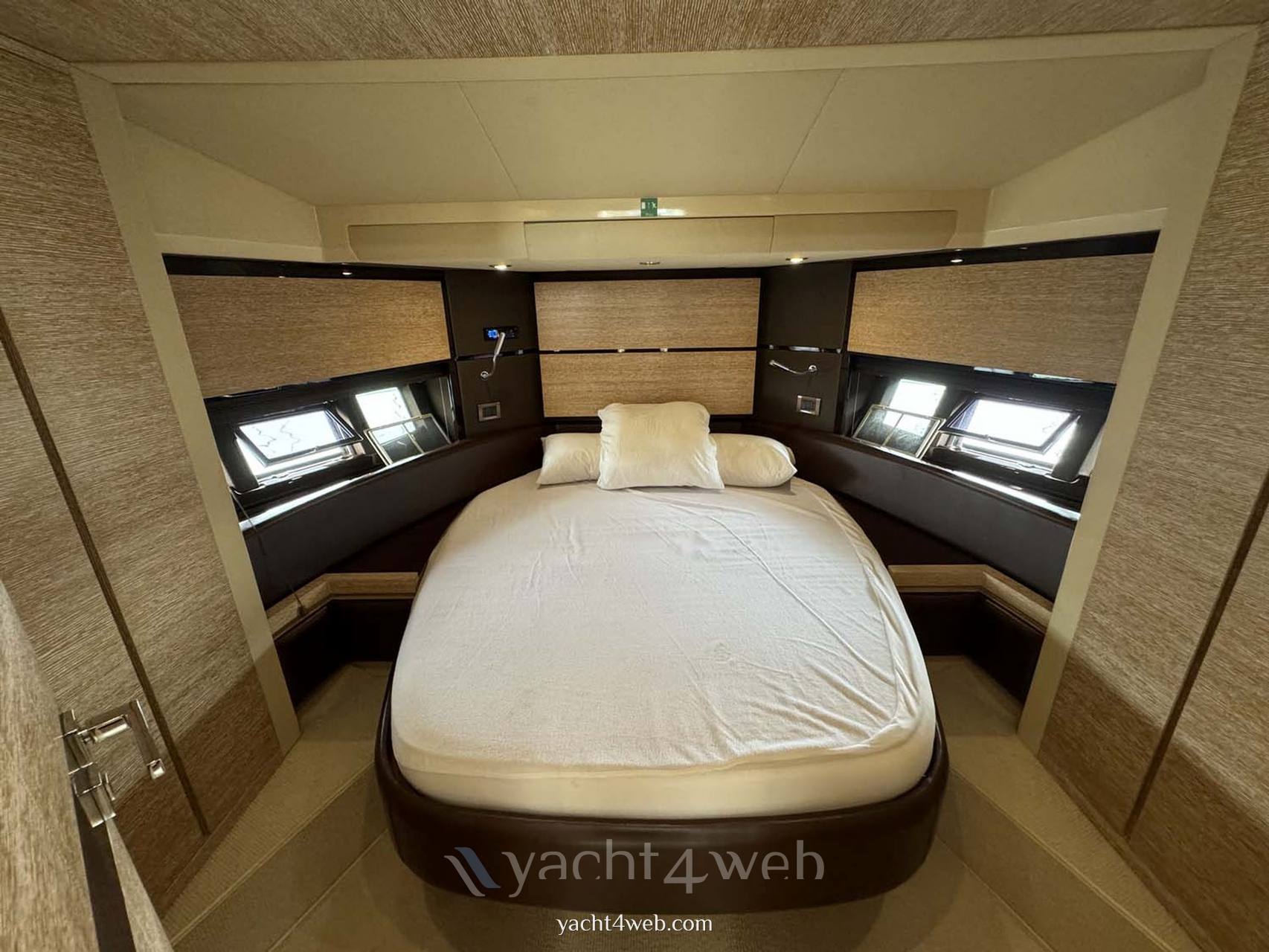 Azimut 53 flybridge используется